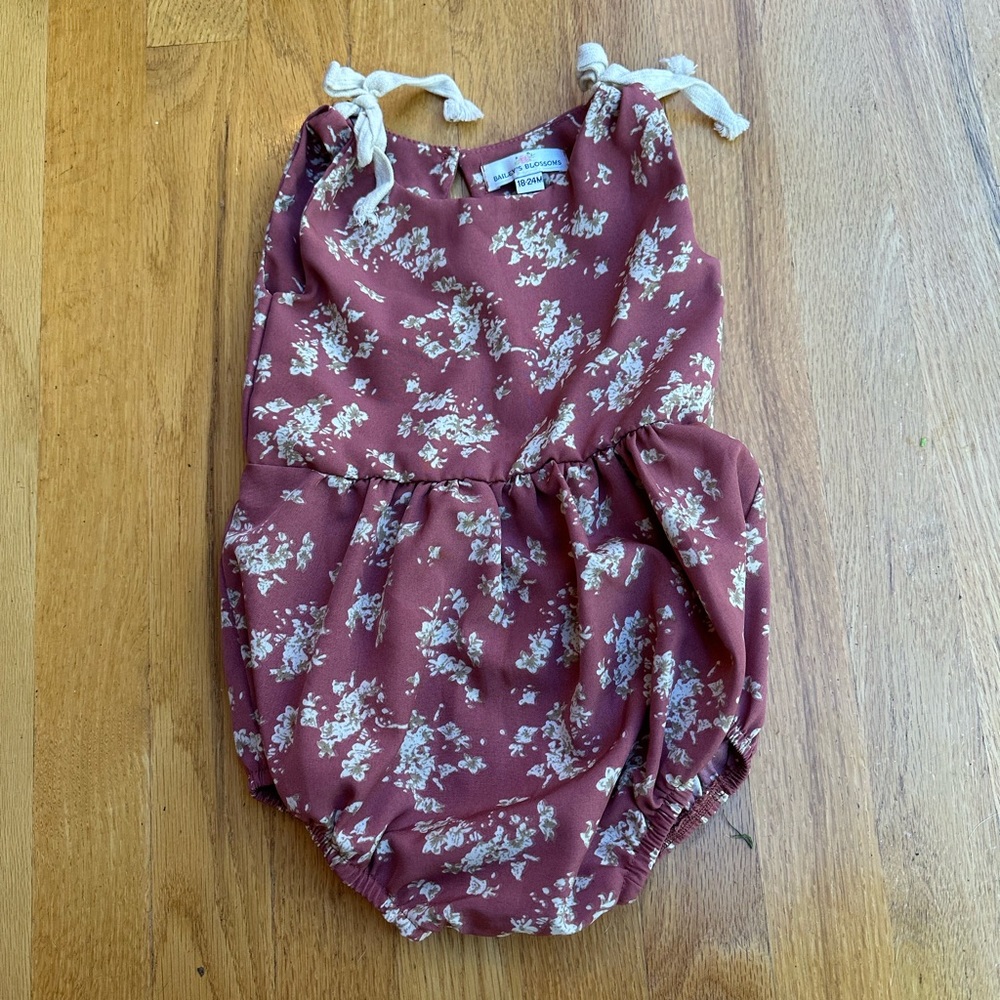 Bailey’s Blossoms Short-Sleeve Floral Baby Romper Size 18-24 Months